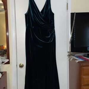 Dark Green Plush Velvet Evening Dress with Ruched Design Waist 2X